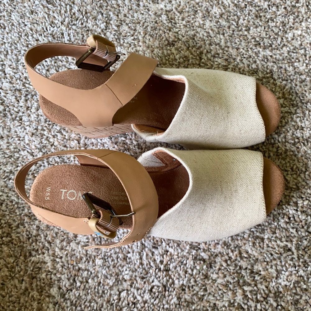 Brand new Tom wedges